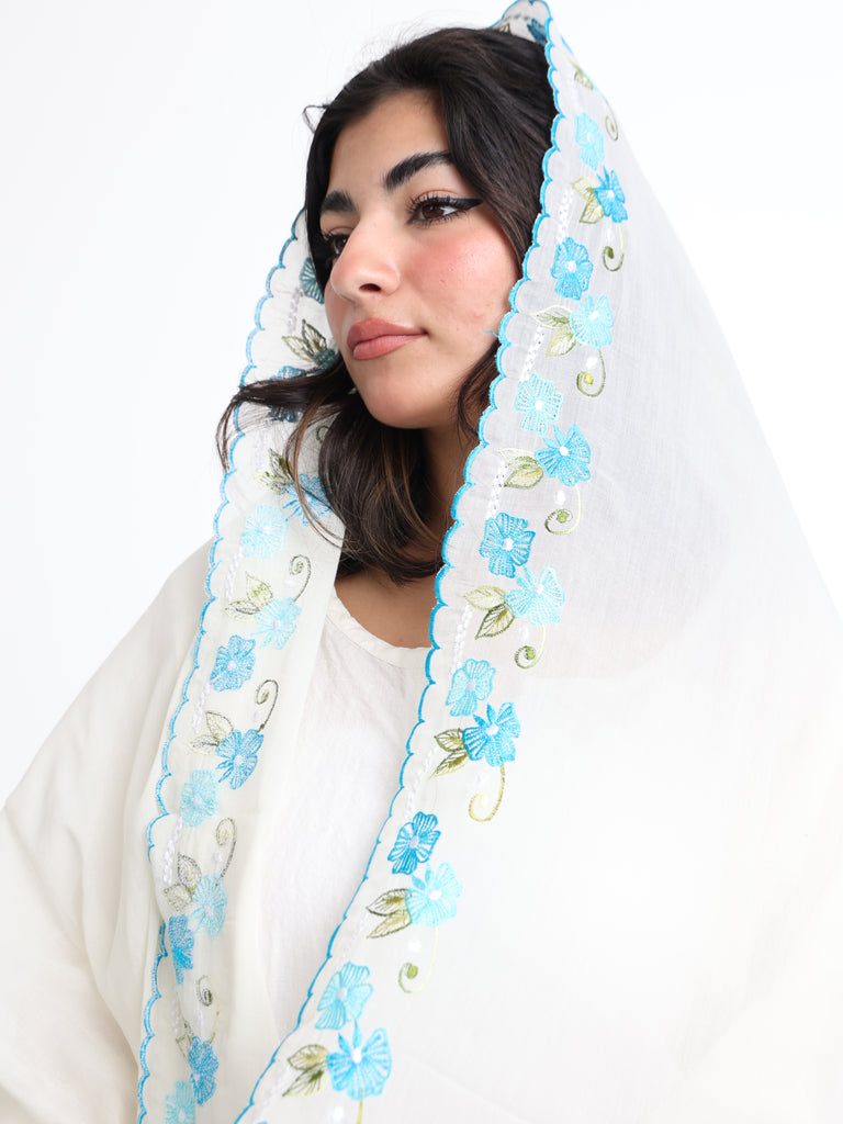 BD3-09 شيله مطرزة بيضاء عريضة