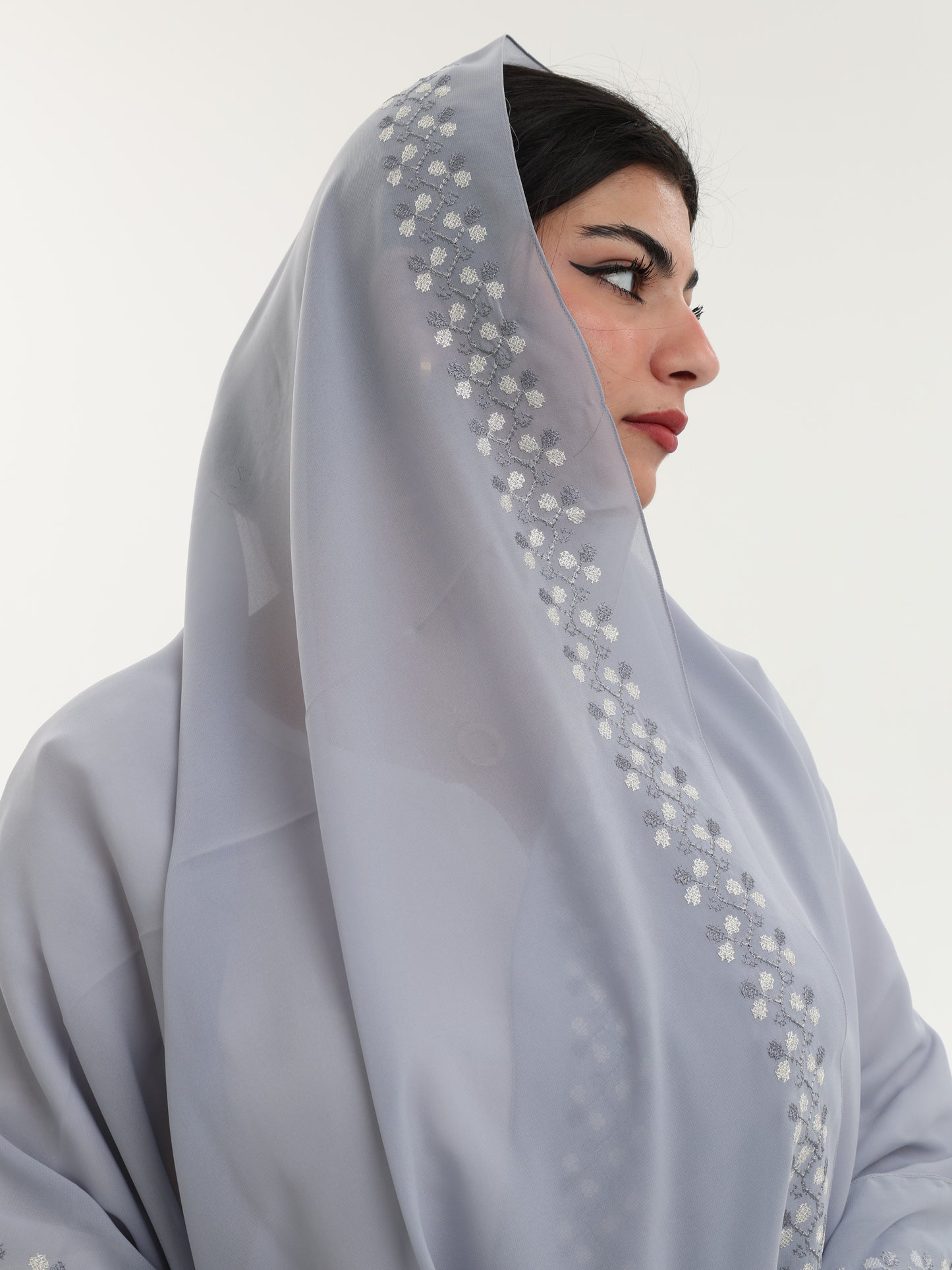 UQ1-04 شيل بيت عريضة مطرزة