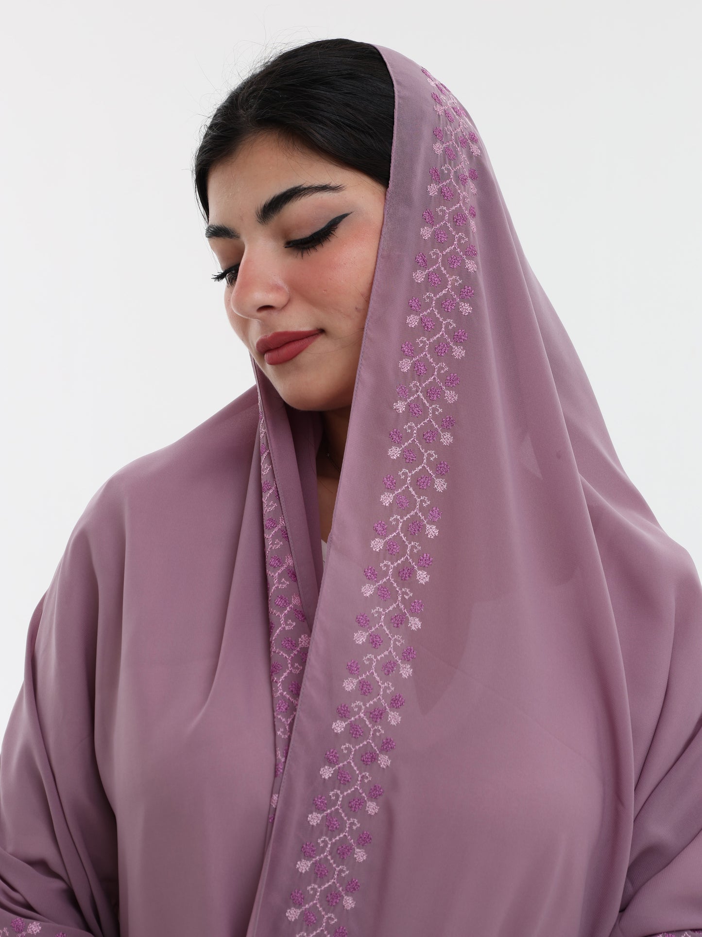 UQ1-05 شيل بيت عريضة مطرزة