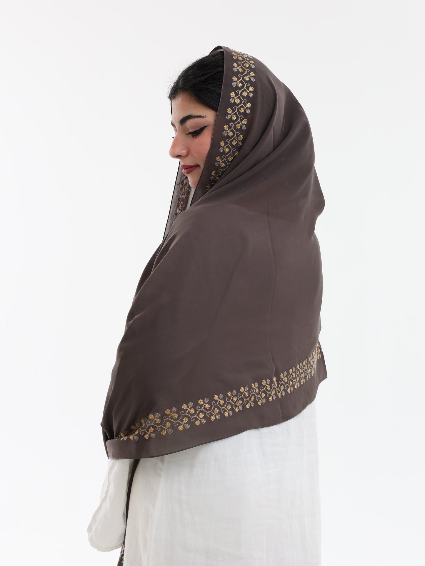 UQ1-09 شيل بيت عريضة مطرزة