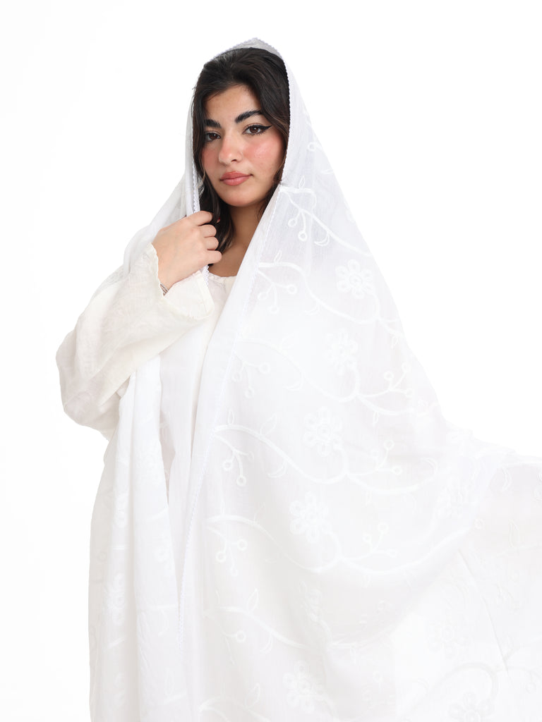 TR1_02 شيله مطرزة بيضاء عريضة