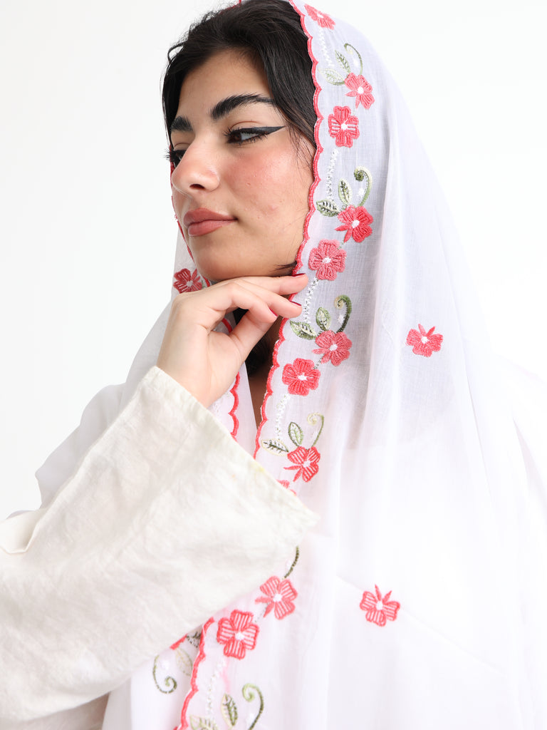 BD3-08  شيله مطرزة بيضاء عريضة