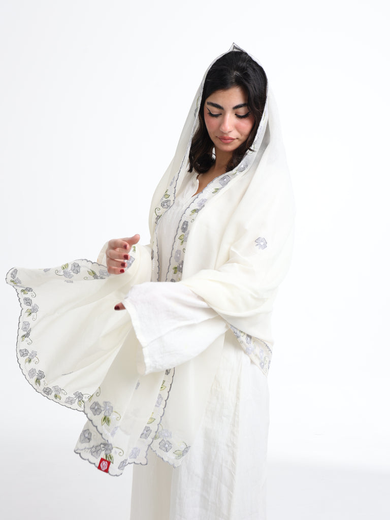 BD3-04  شيله مطرزة اوف وايت عريضة