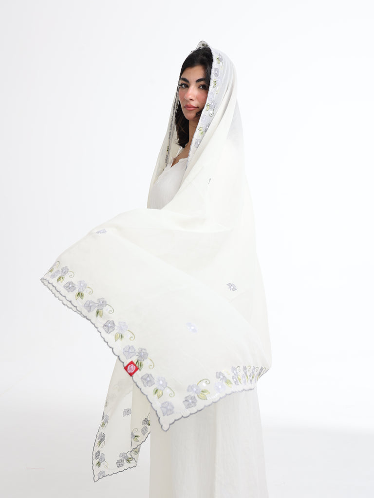 BD3-06  شيله مطرزة بيضاء عريضة